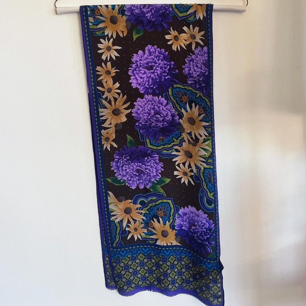 Oscar de la Renta 100% silk long scarf